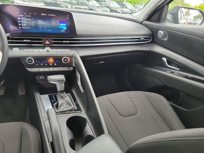 2024 Hyundai ELANTRA SEL IVT