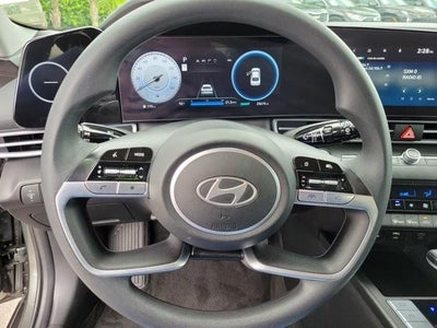 2024 Hyundai ELANTRA SEL IVT