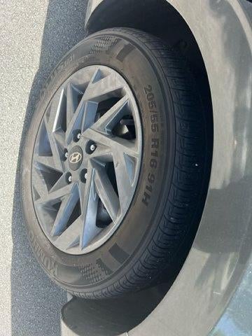 2024 Hyundai ELANTRA SEL IVT