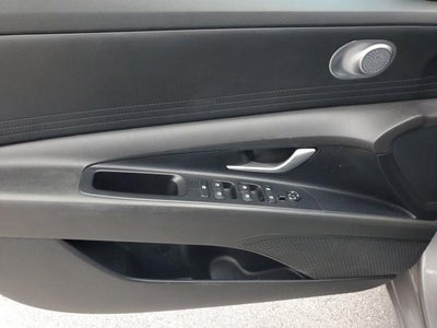 2024 Hyundai ELANTRA SEL IVT