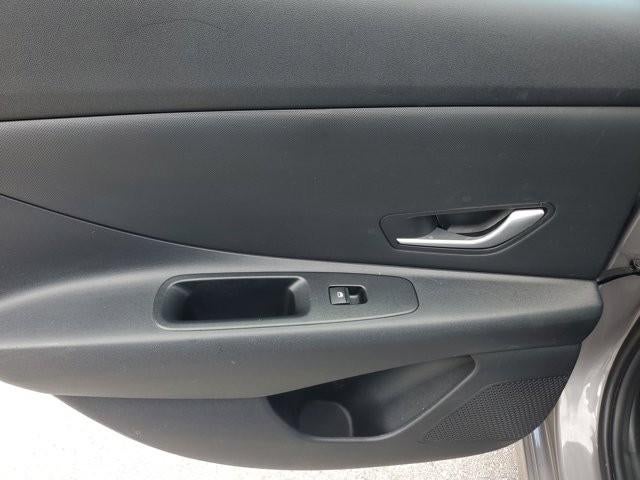 2024 Hyundai ELANTRA SEL IVT