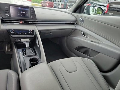 2025 Hyundai ELANTRA SEL Sport IVT