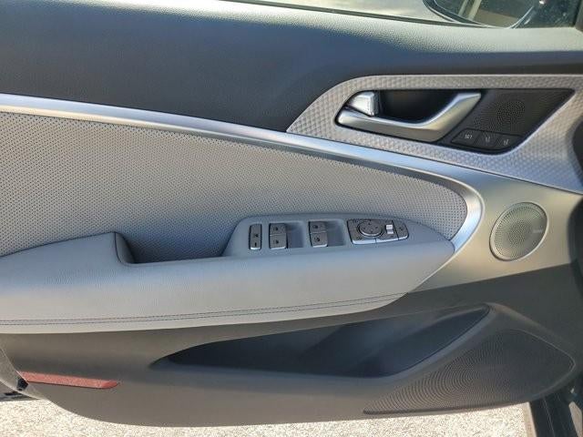 2023 Genesis G70 2.0T RWD