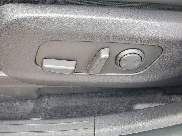 2024 Kia Carnival LX FWD