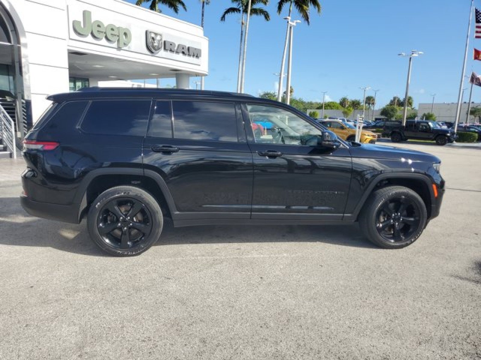 2023 Jeep Grand Cherokee L Altitude