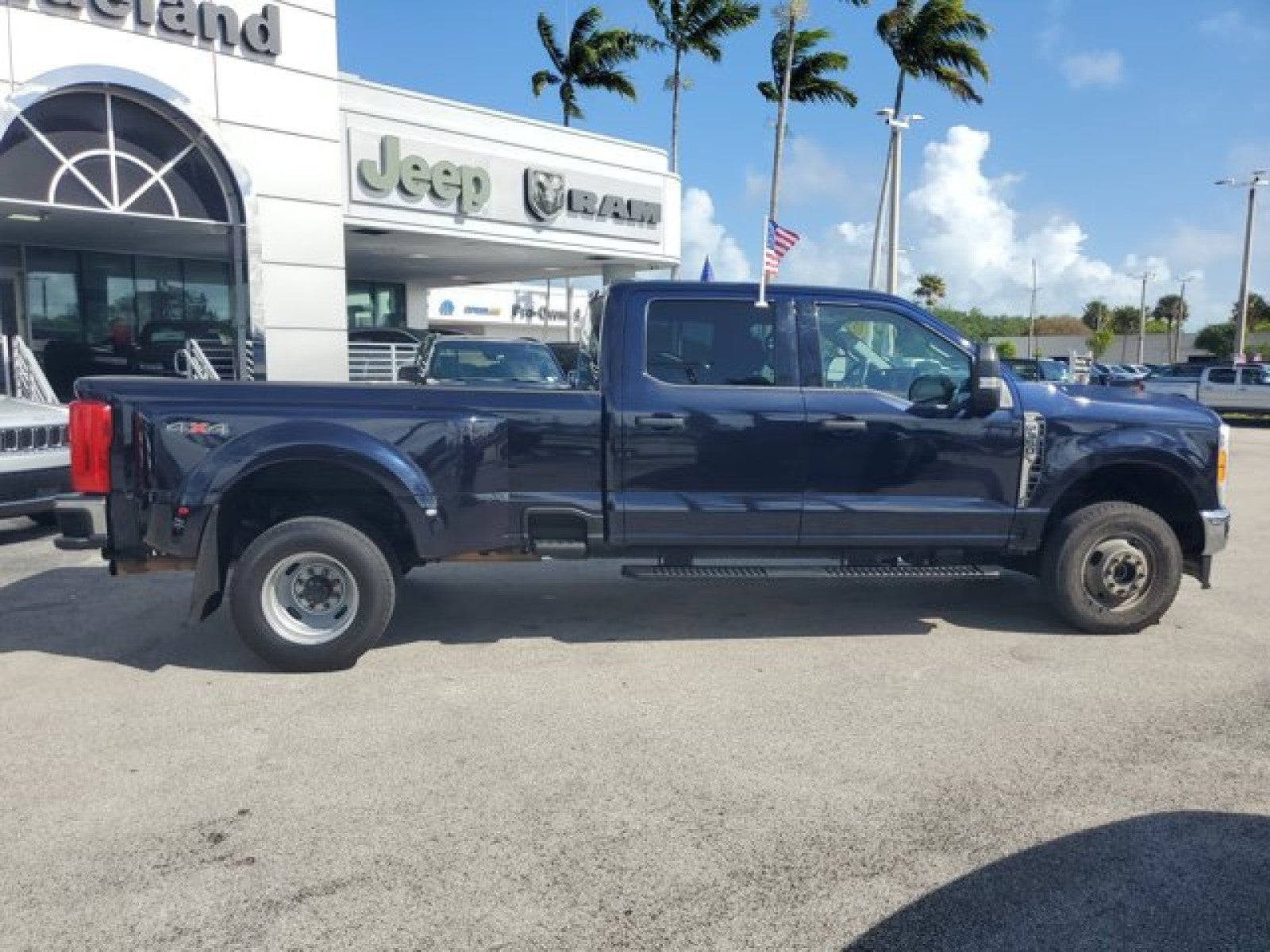 2023 Ford Super Duty F-350 DRW XLT