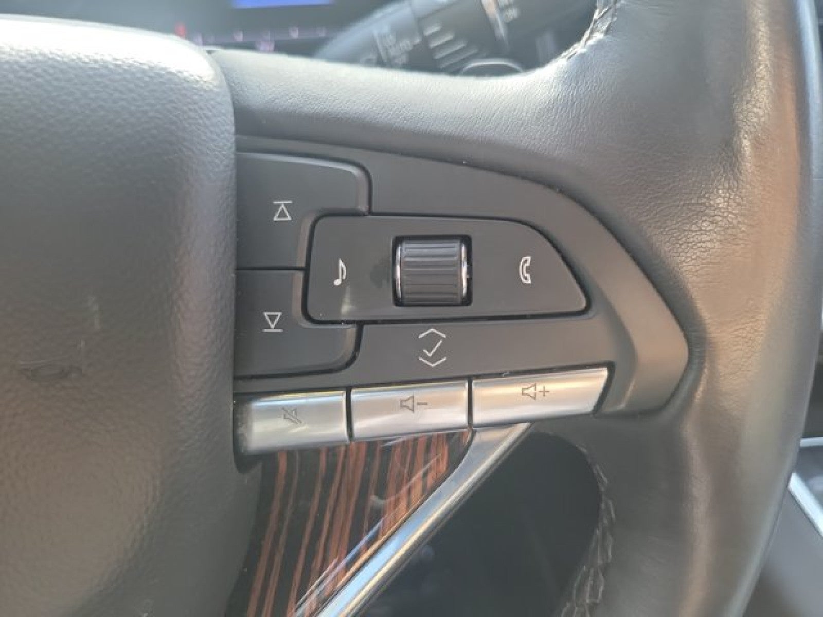2023 Cadillac Escalade ESV 4WD Premium Luxury