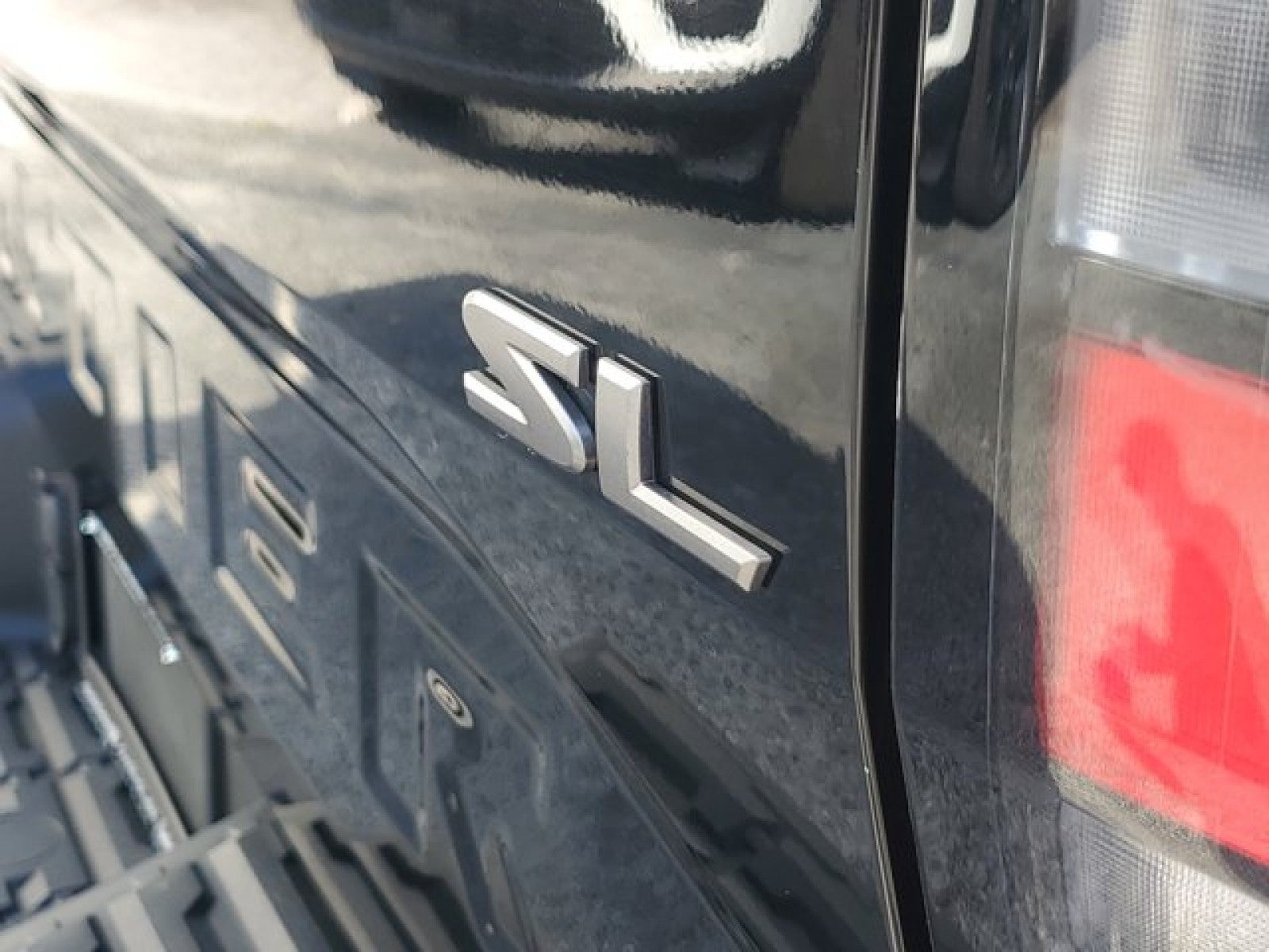 2024 Nissan Frontier SL