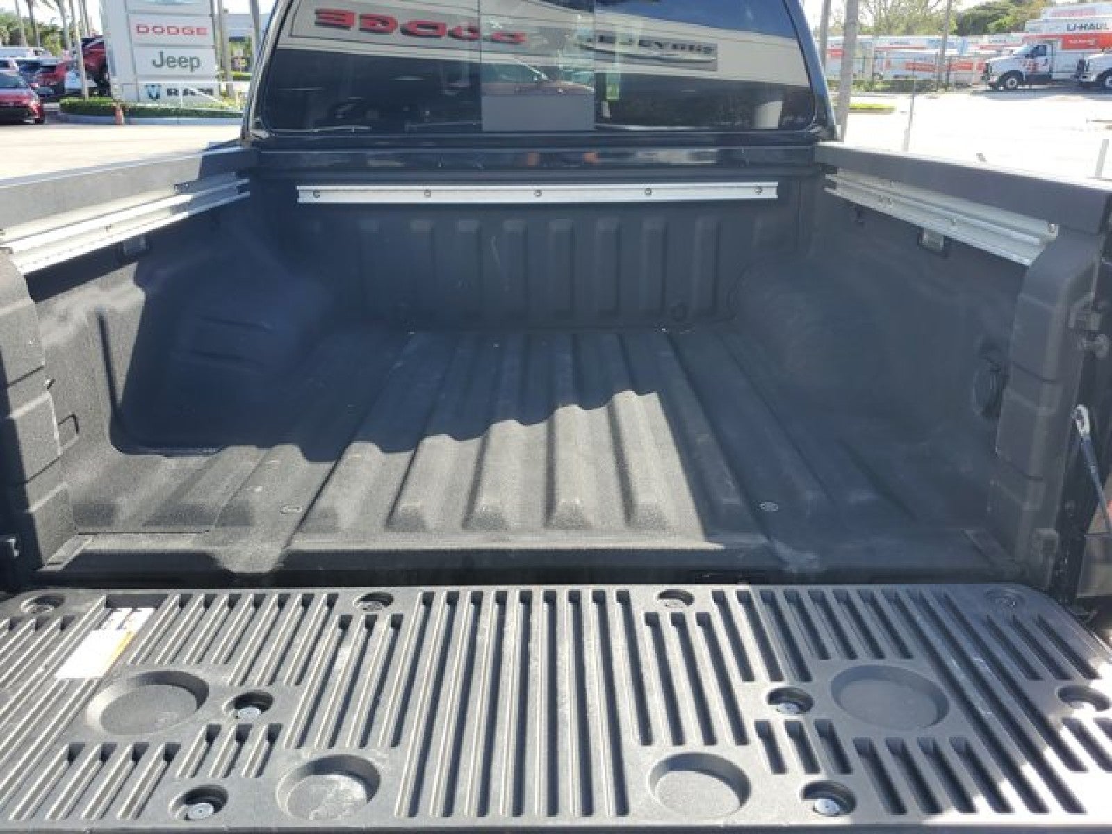 2024 Nissan Frontier SL