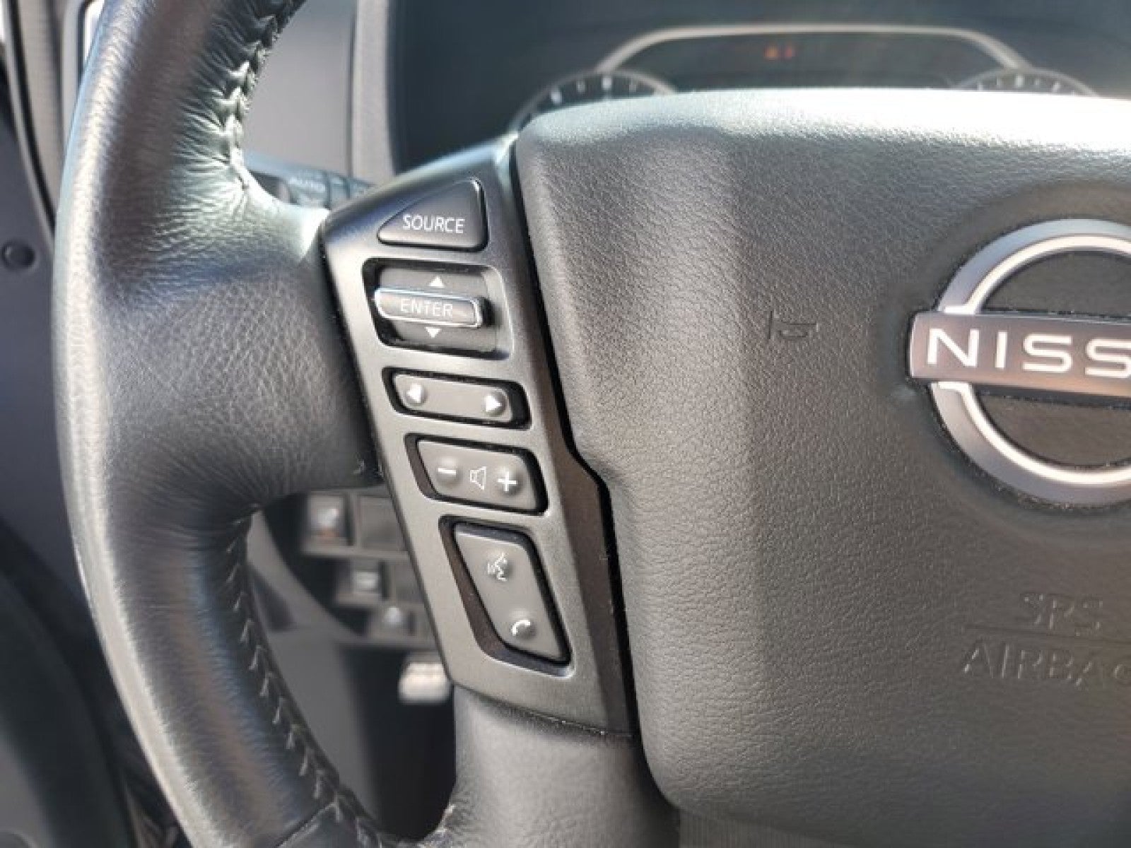 2024 Nissan Frontier SL