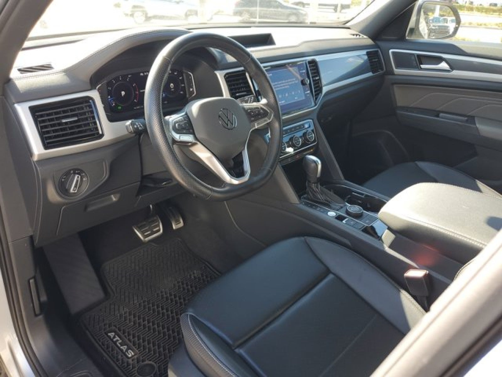 2022 Volkswagen Atlas Cross Sport 2.0T SEL R-Line