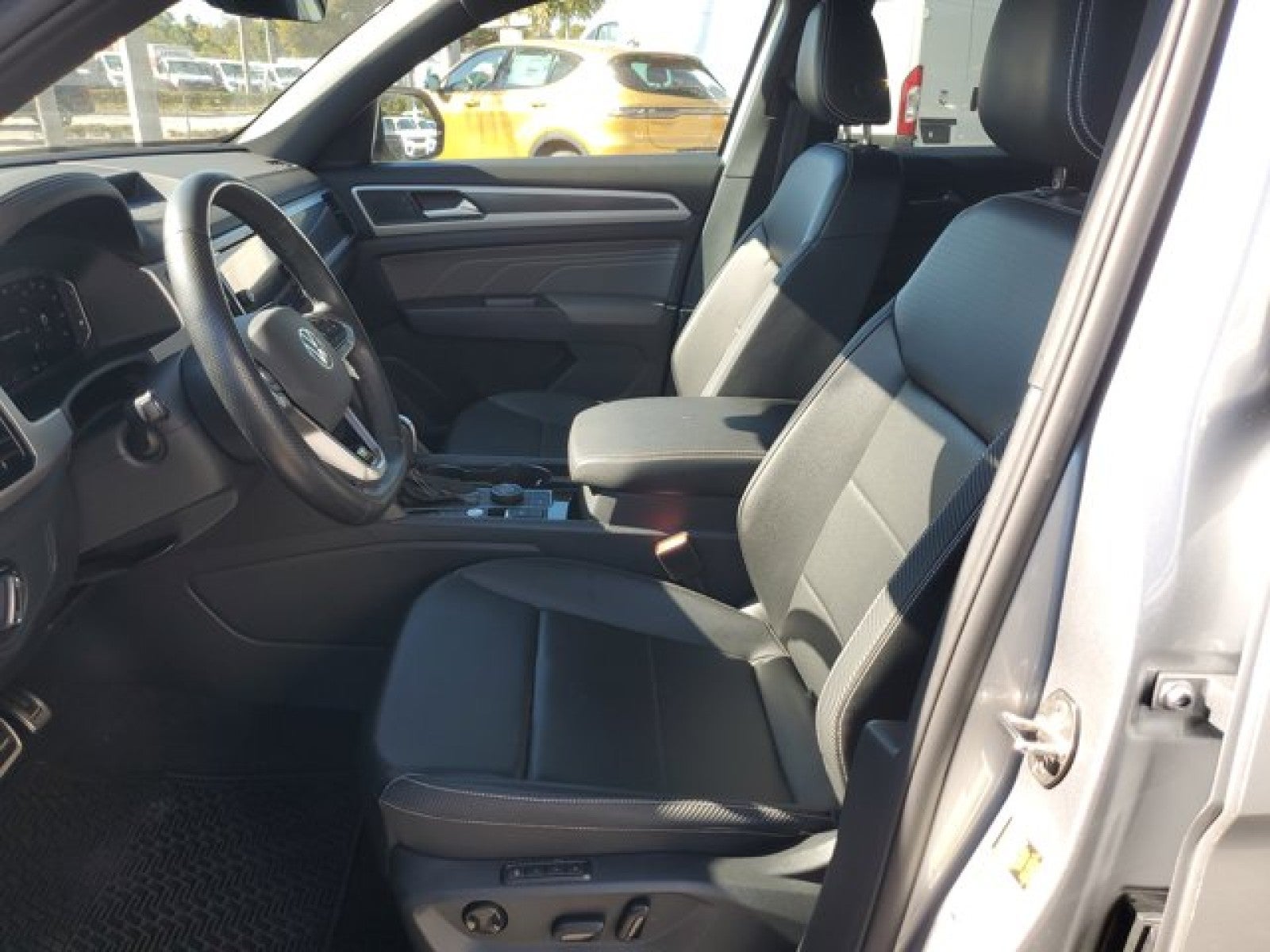 2022 Volkswagen Atlas Cross Sport 2.0T SEL R-Line