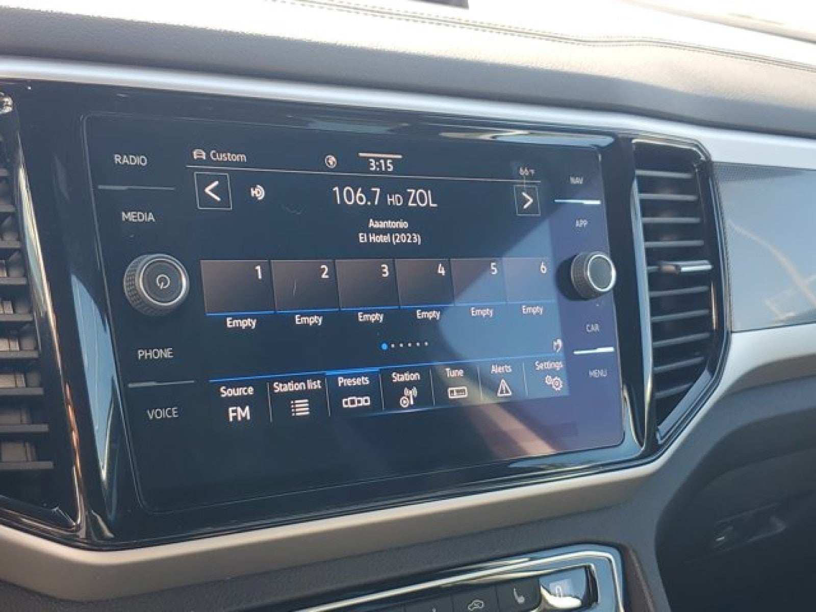 2022 Volkswagen Atlas Cross Sport 2.0T SEL R-Line