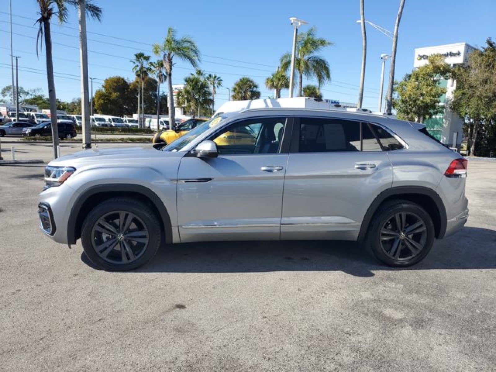 2022 Volkswagen Atlas Cross Sport 2.0T SEL R-Line