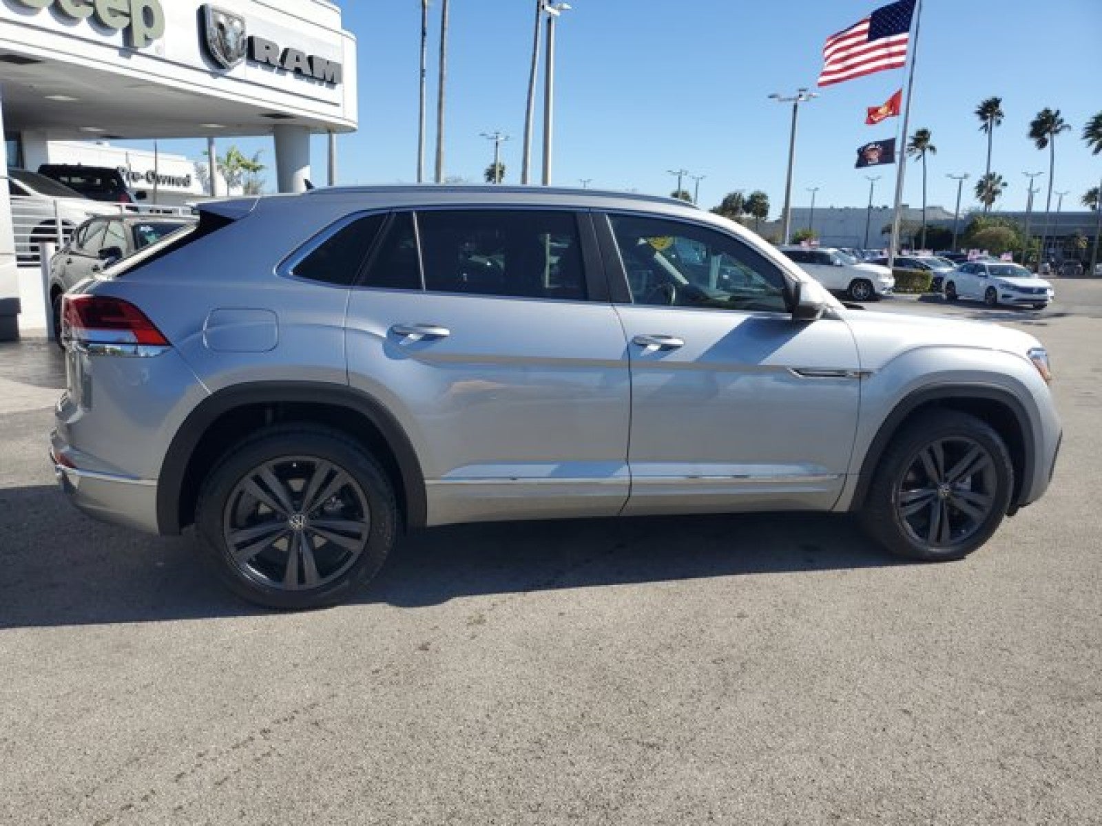 2022 Volkswagen Atlas Cross Sport 2.0T SEL R-Line