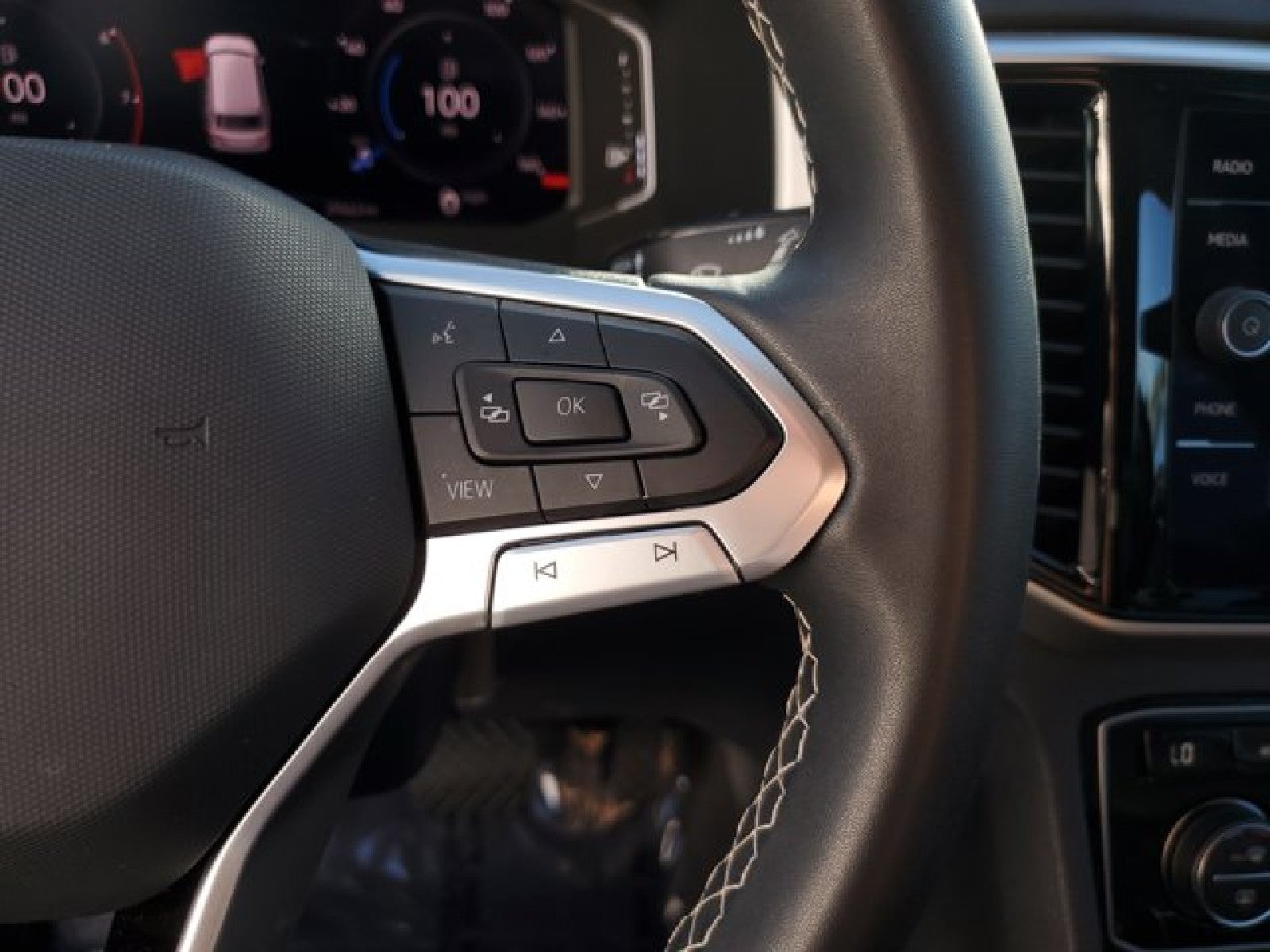 2023 Volkswagen Atlas 3.6L V6 SE w/Technology