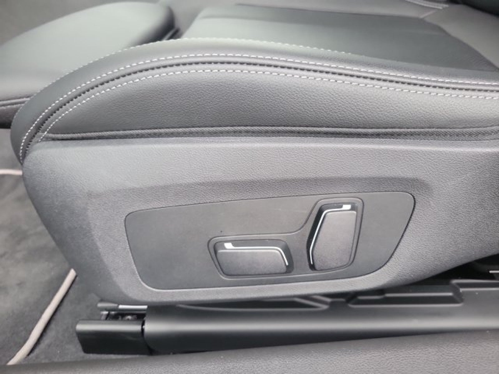 2025 BMW 2 Series 230i