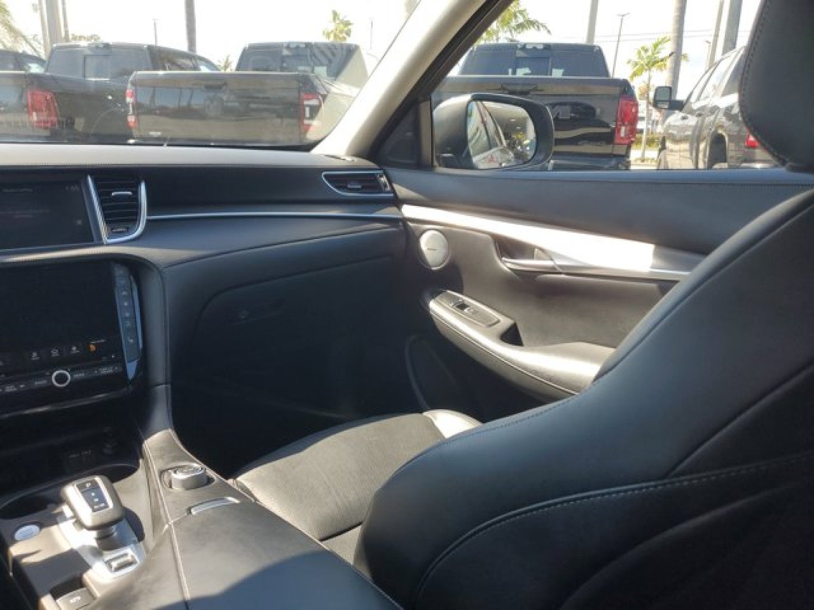 2023 INFINITI QX50 LUXE