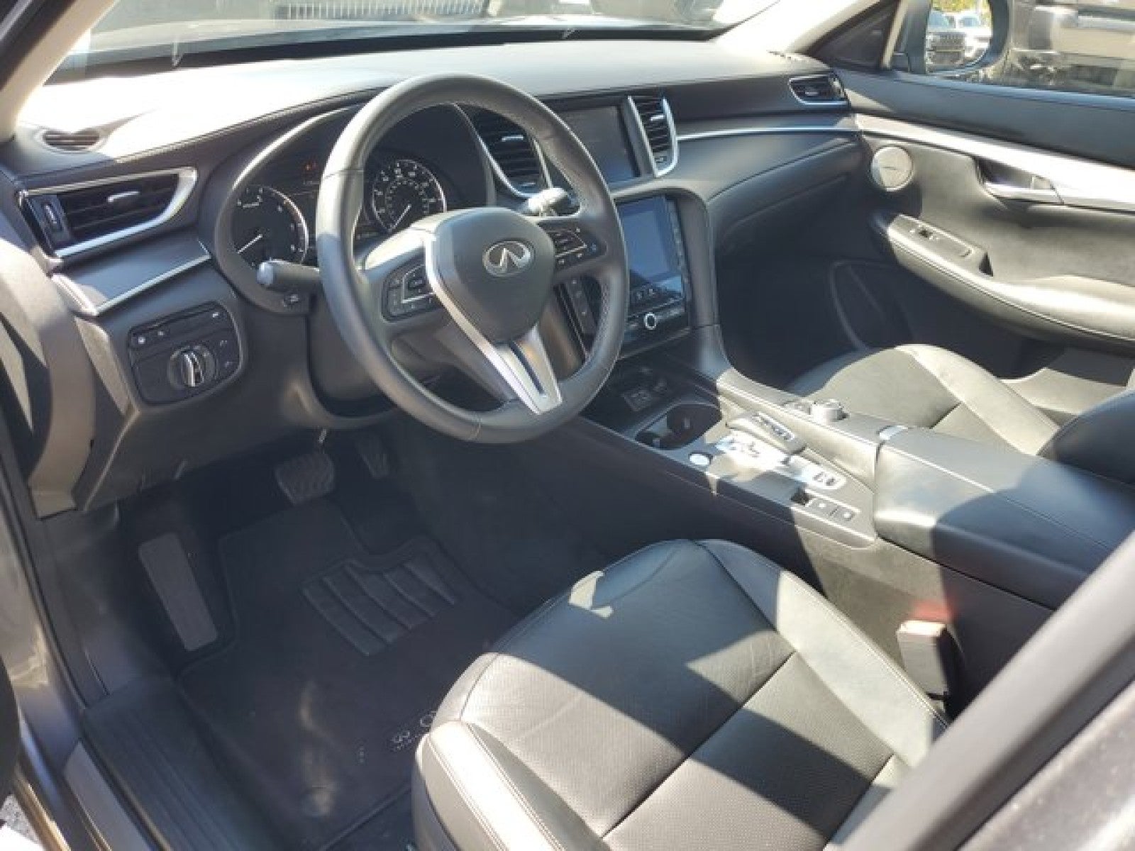 2023 INFINITI QX50 LUXE