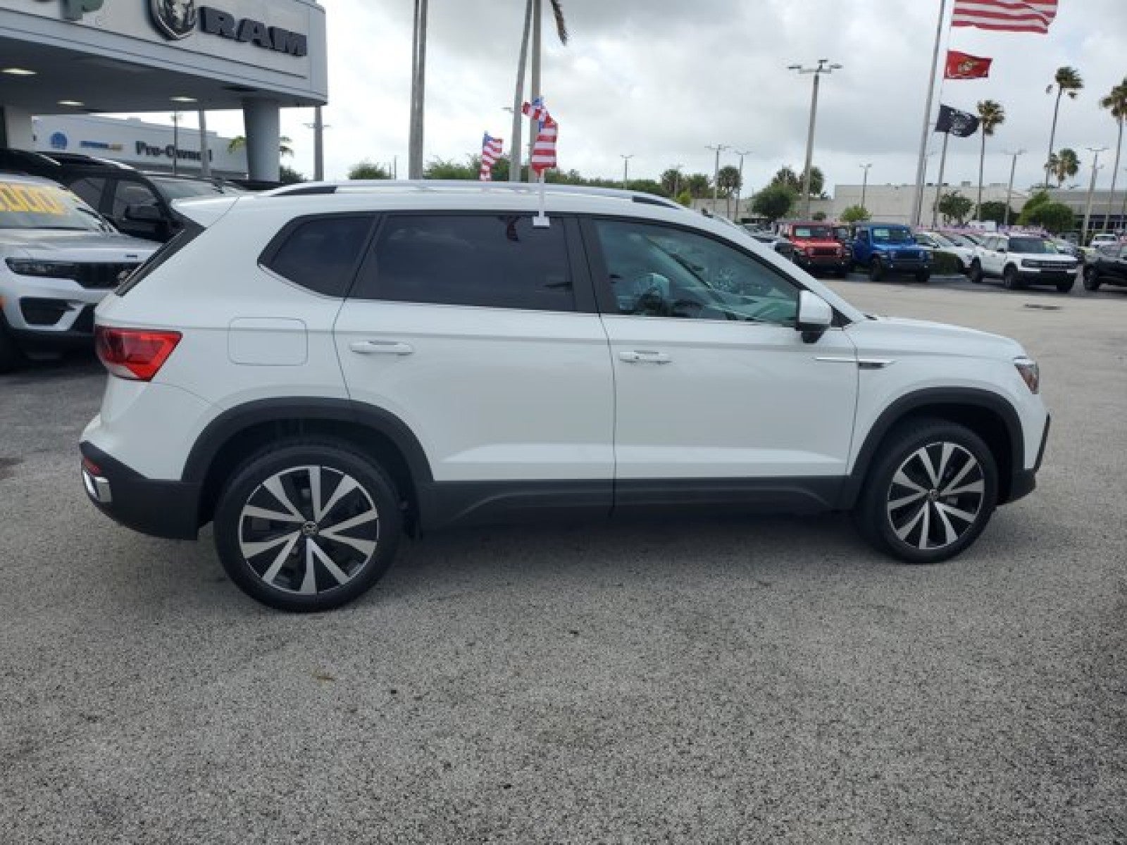 2024 Volkswagen Taos SE