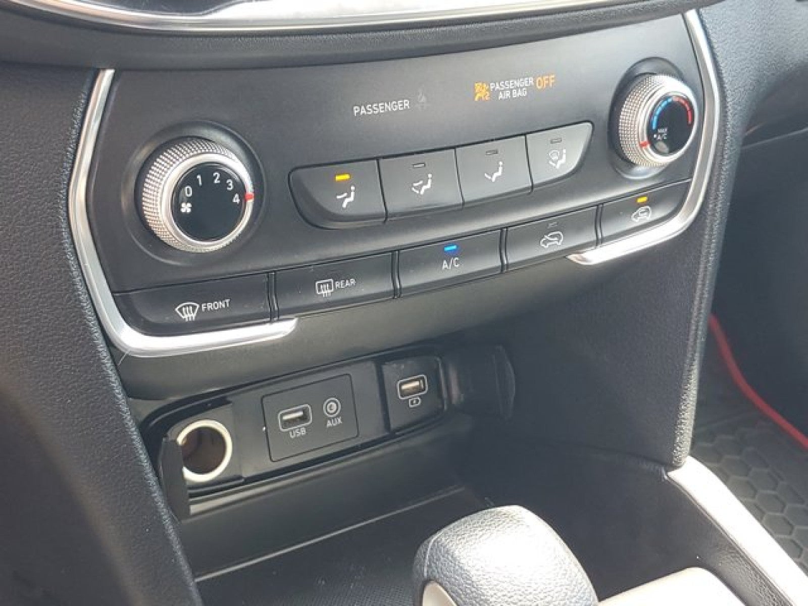 2019 Hyundai SANTA FE SE