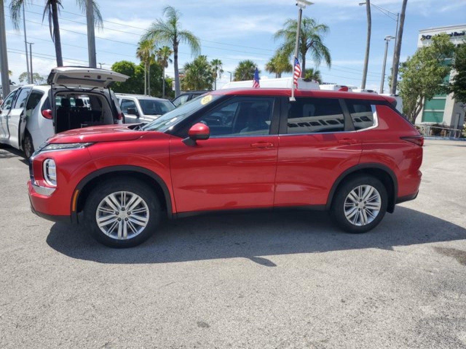 2023 Mitsubishi Outlander ES