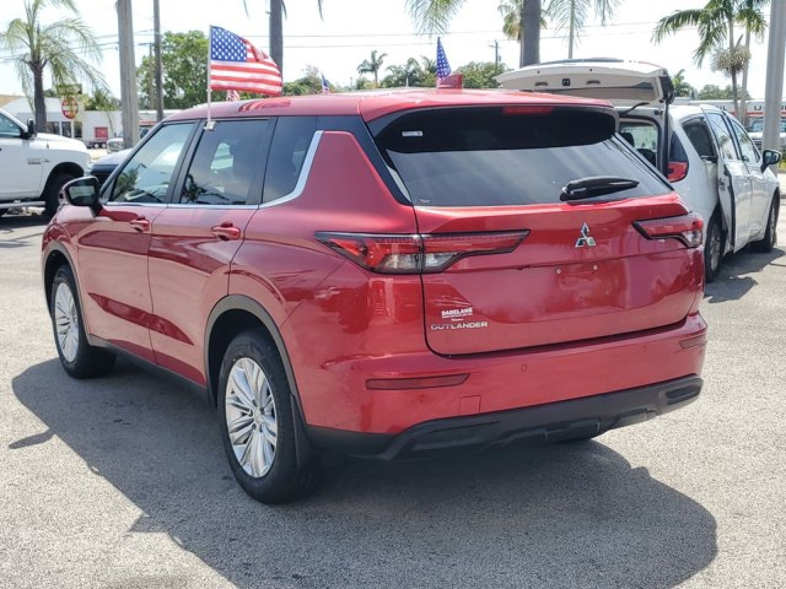 2023 Mitsubishi Outlander ES