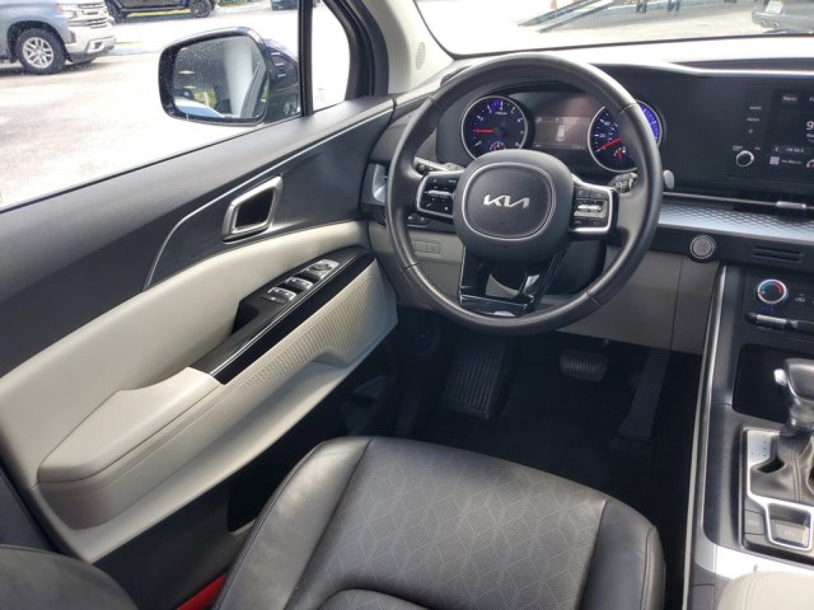 2024 Kia Carnival LX