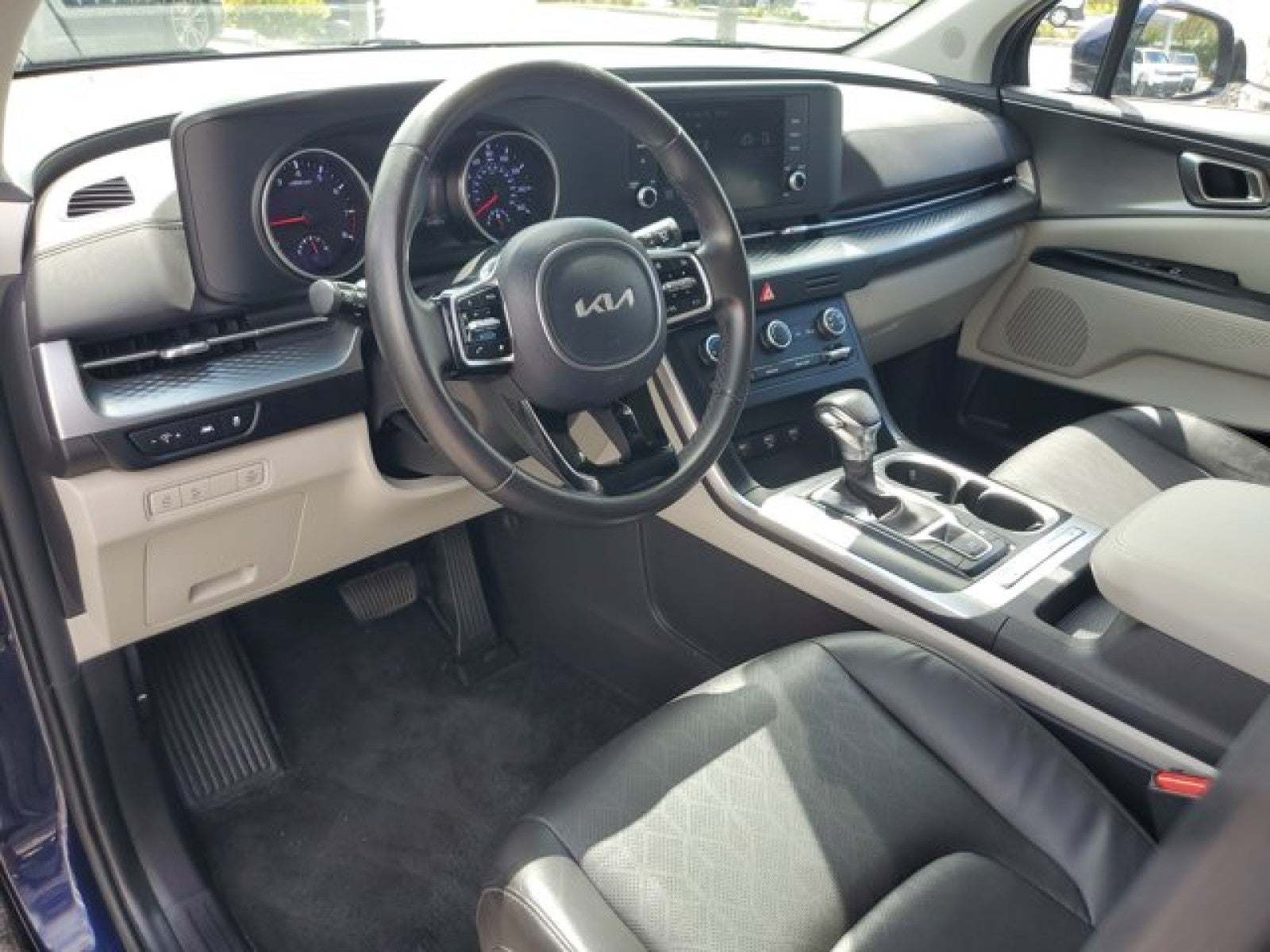 2024 Kia Carnival LX