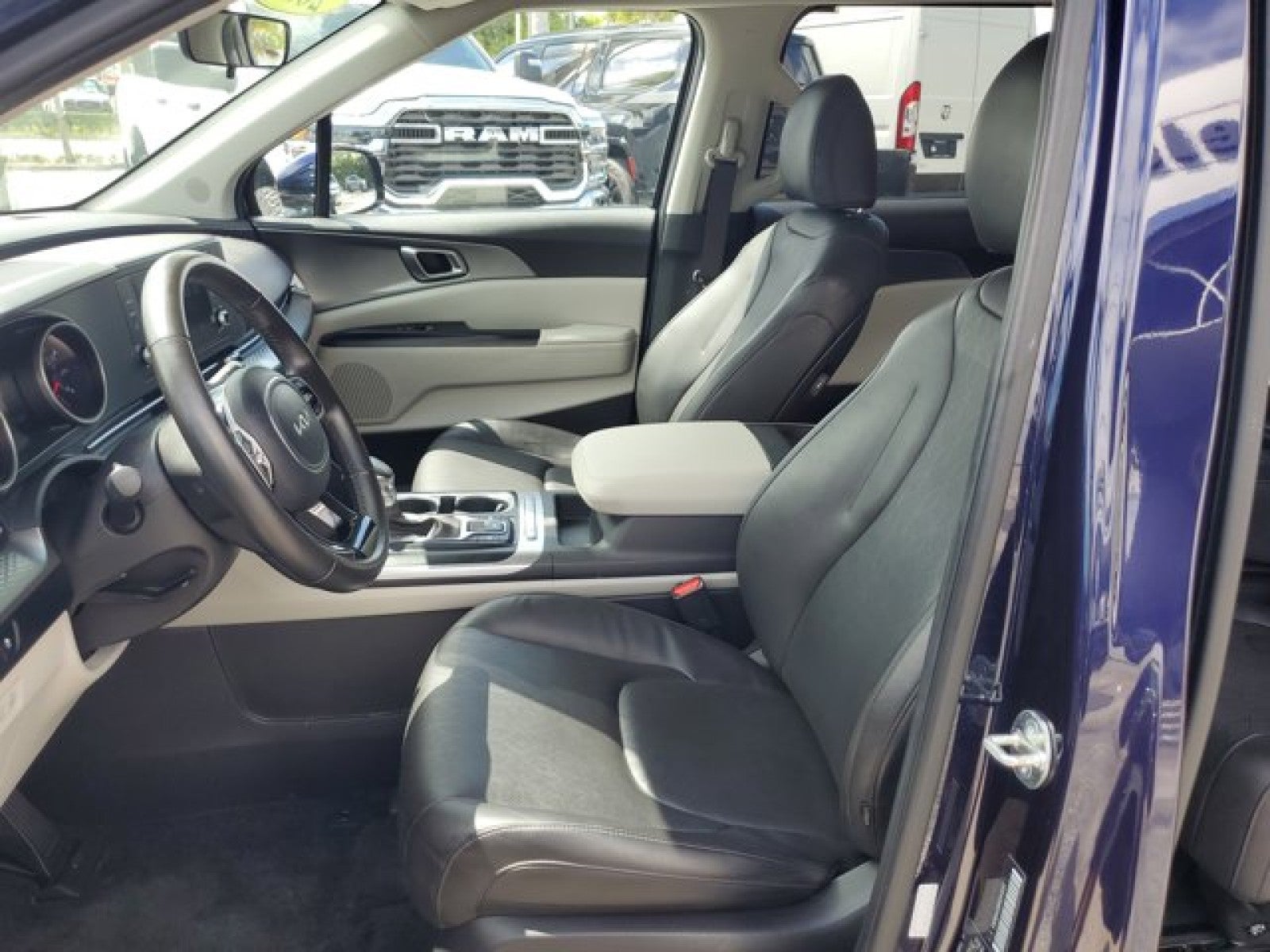 2024 Kia Carnival LX