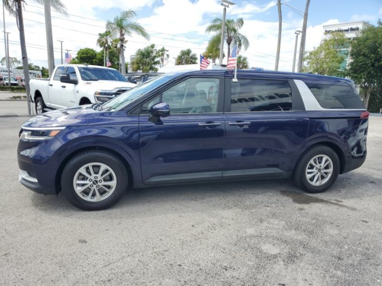 2024 Kia Carnival LX