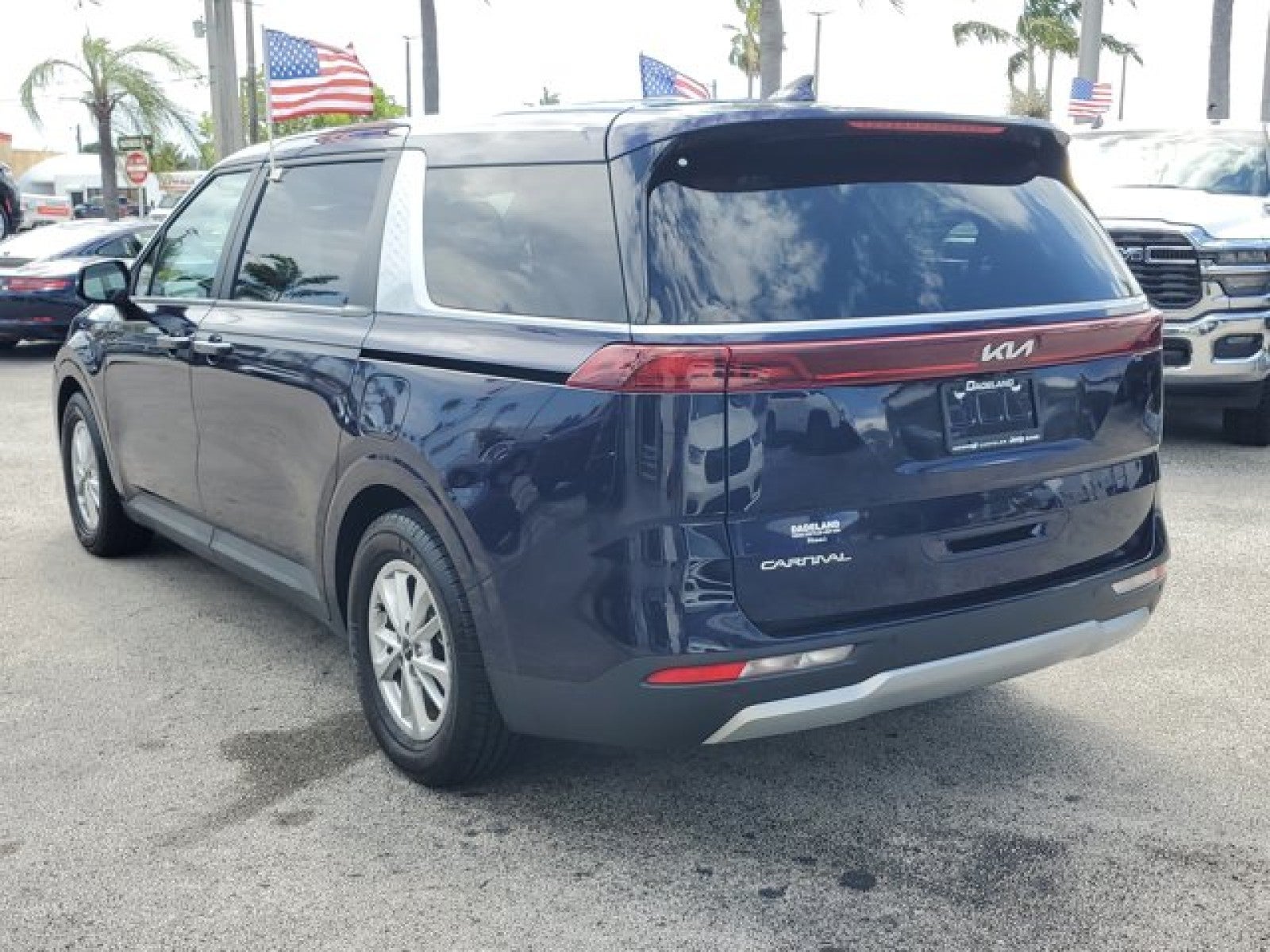 2024 Kia Carnival LX