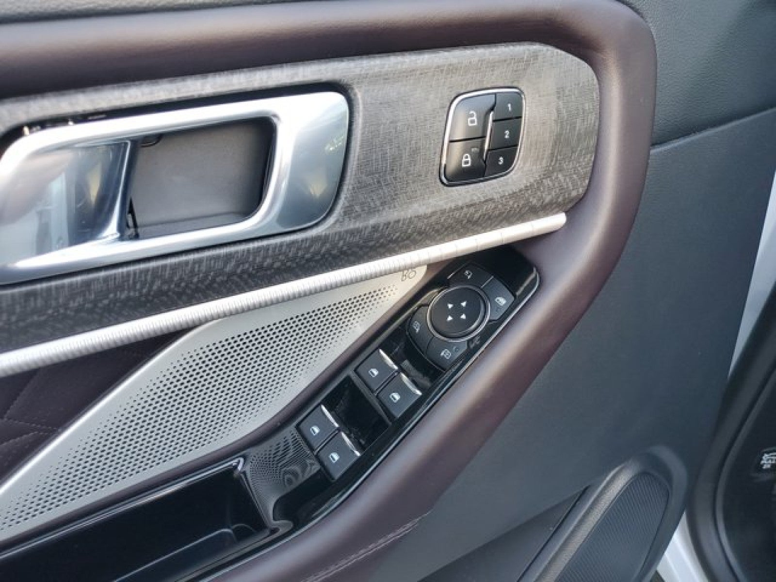 2025 Ford Explorer AWD Platinum