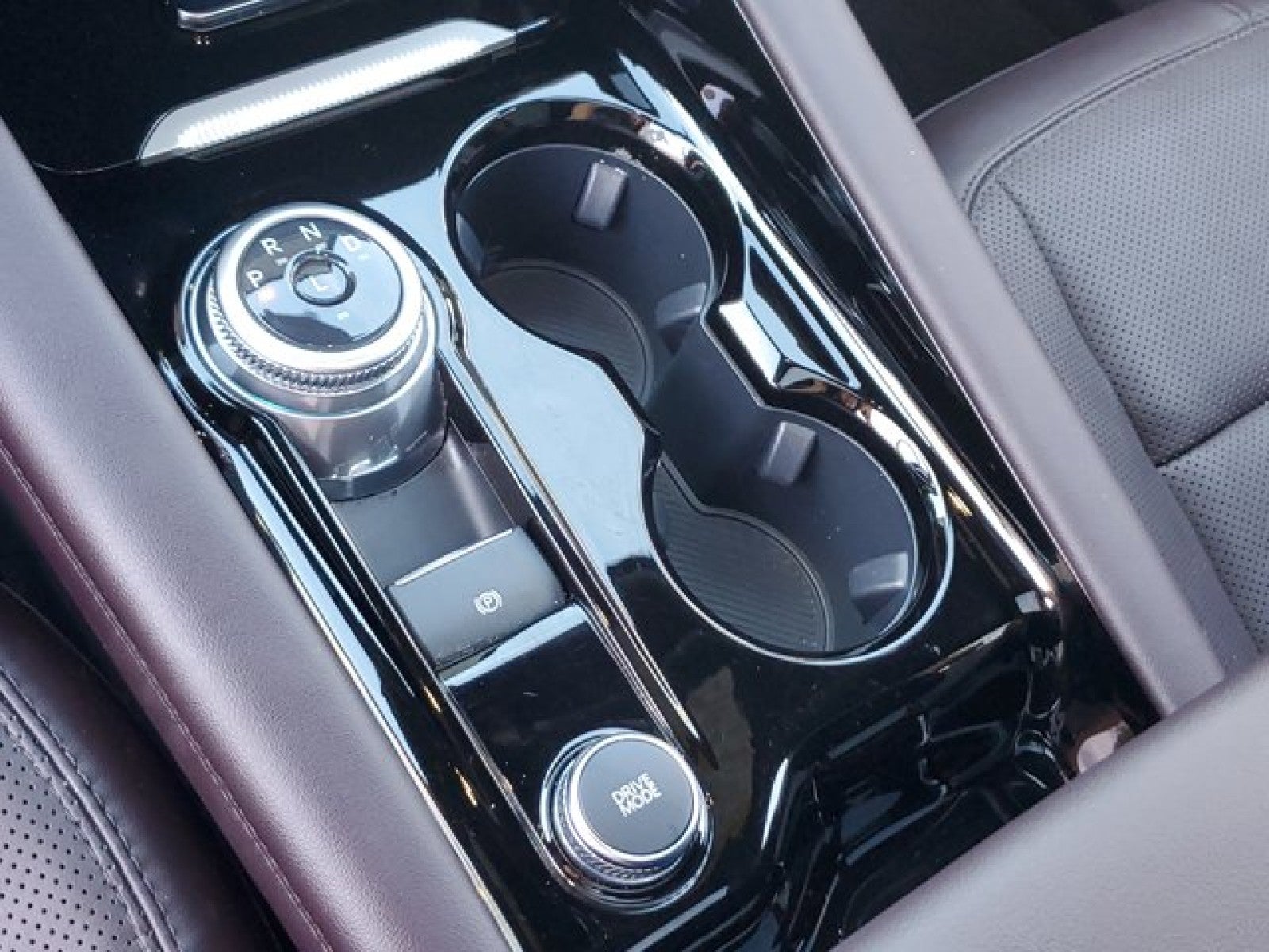 2025 Ford Explorer AWD Platinum