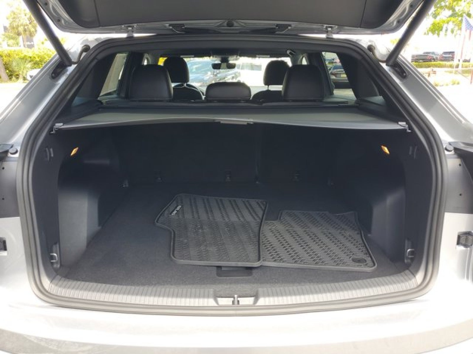 2022 Volkswagen Atlas Cross Sport 2.0T SEL R-Line