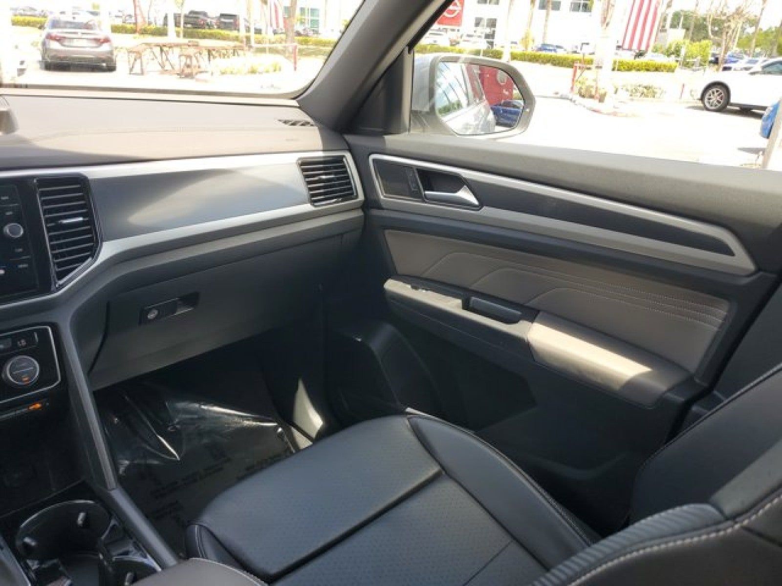 2022 Volkswagen Atlas Cross Sport 2.0T SEL R-Line