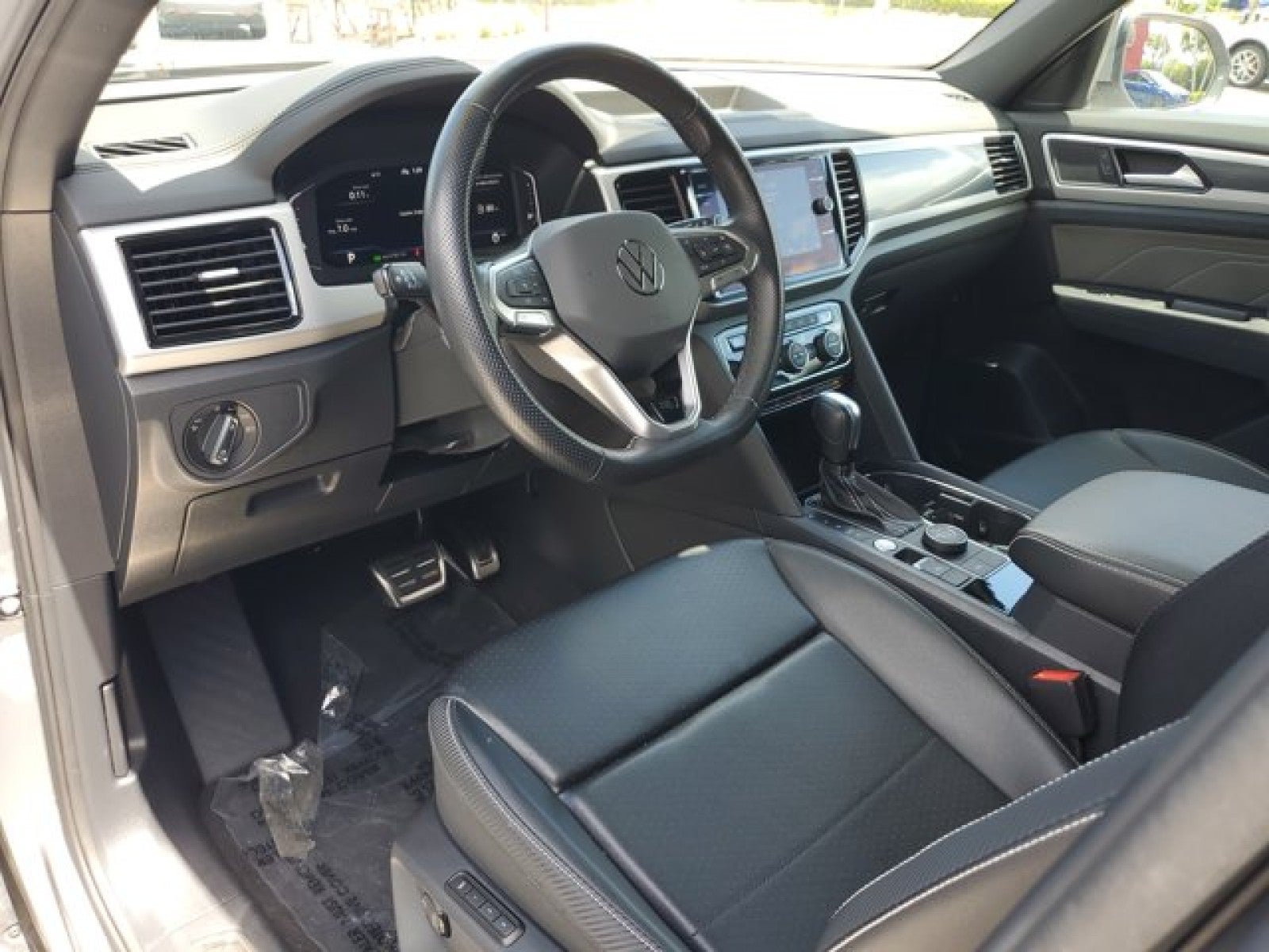 2022 Volkswagen Atlas Cross Sport 2.0T SEL R-Line