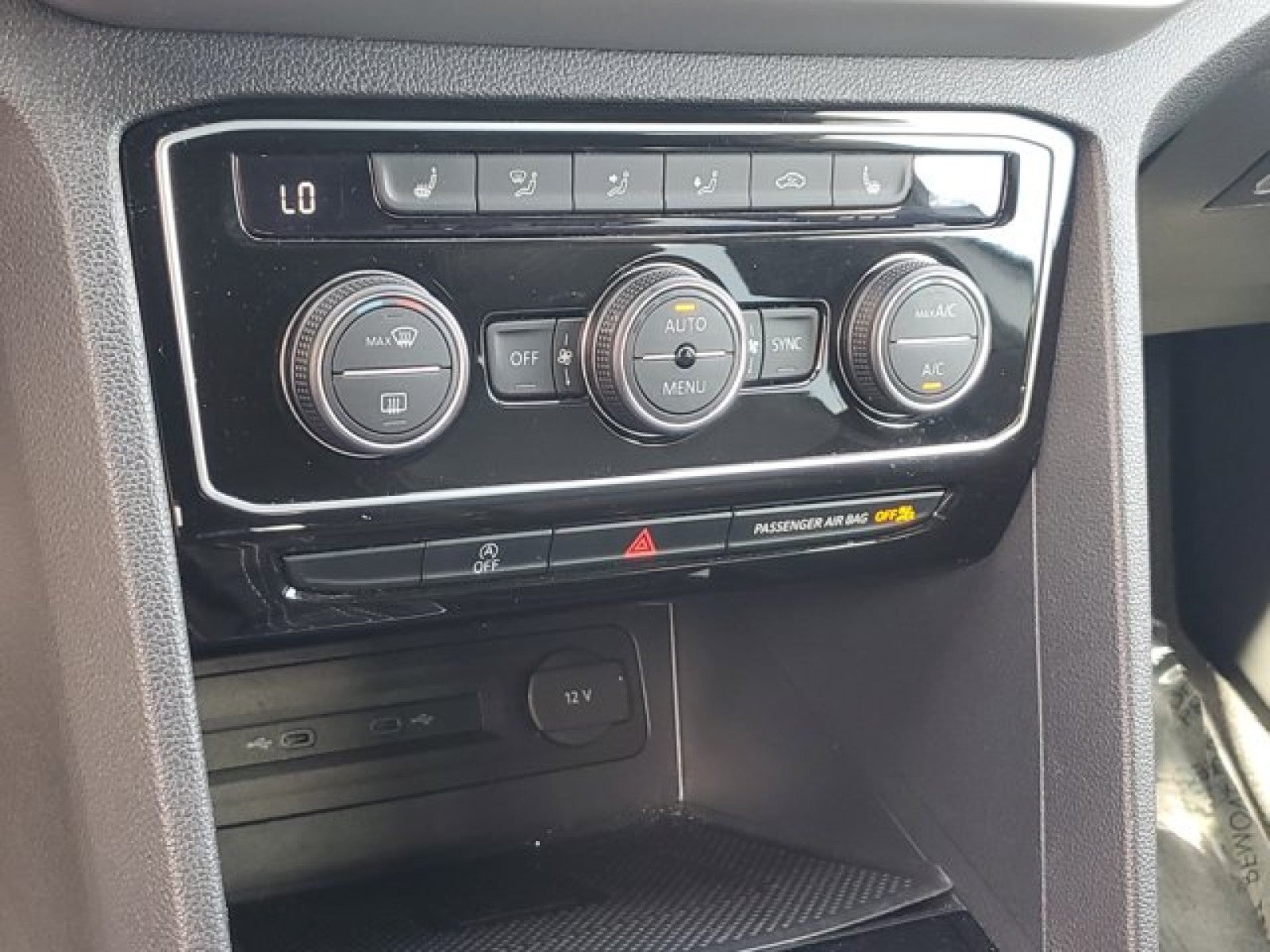 2022 Volkswagen Atlas Cross Sport 2.0T SEL R-Line