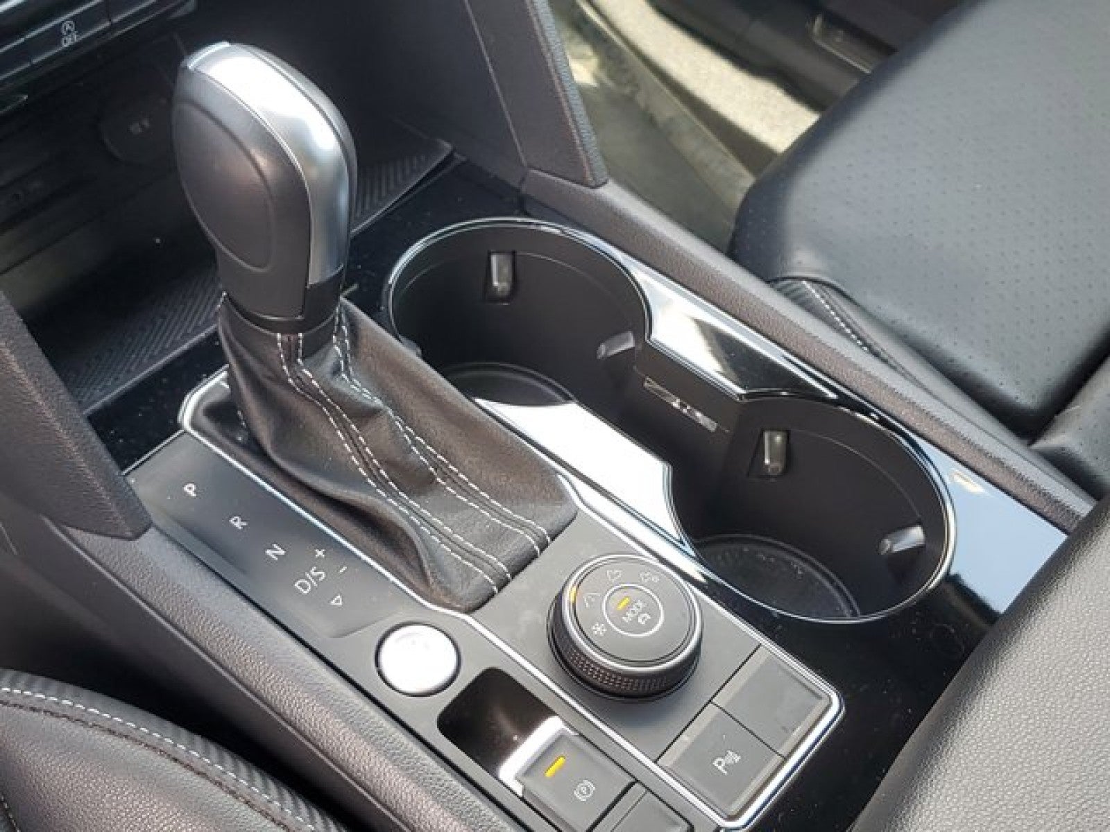 2022 Volkswagen Atlas Cross Sport 2.0T SEL R-Line