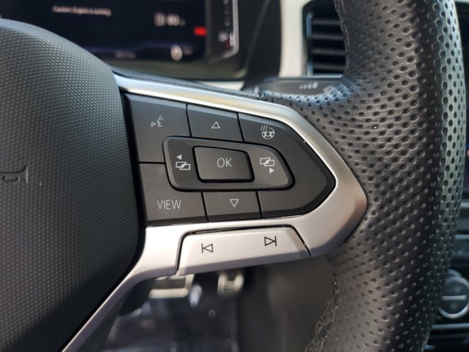 2022 Volkswagen Atlas Cross Sport 2.0T SEL R-Line