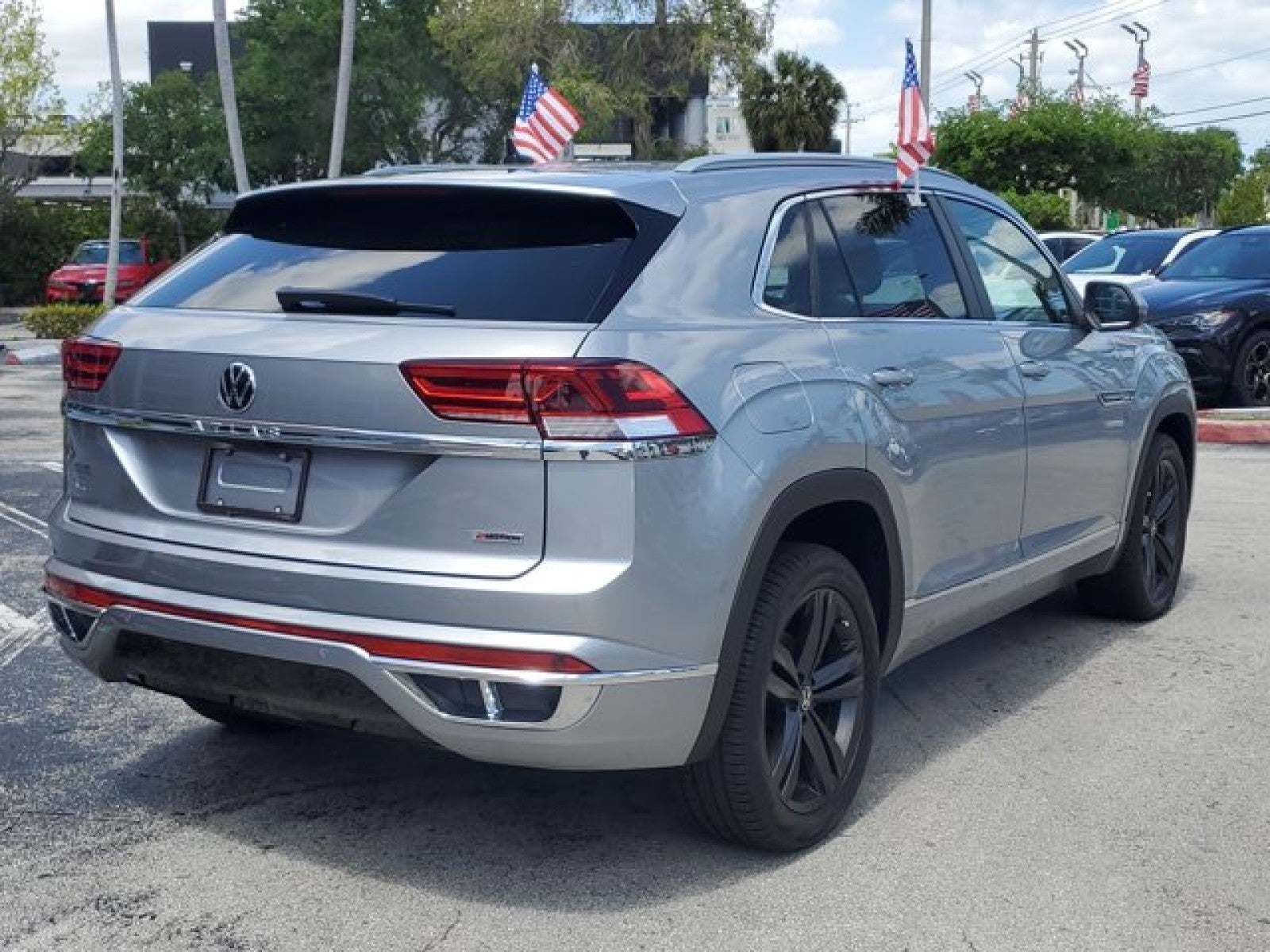 2022 Volkswagen Atlas Cross Sport 2.0T SEL R-Line