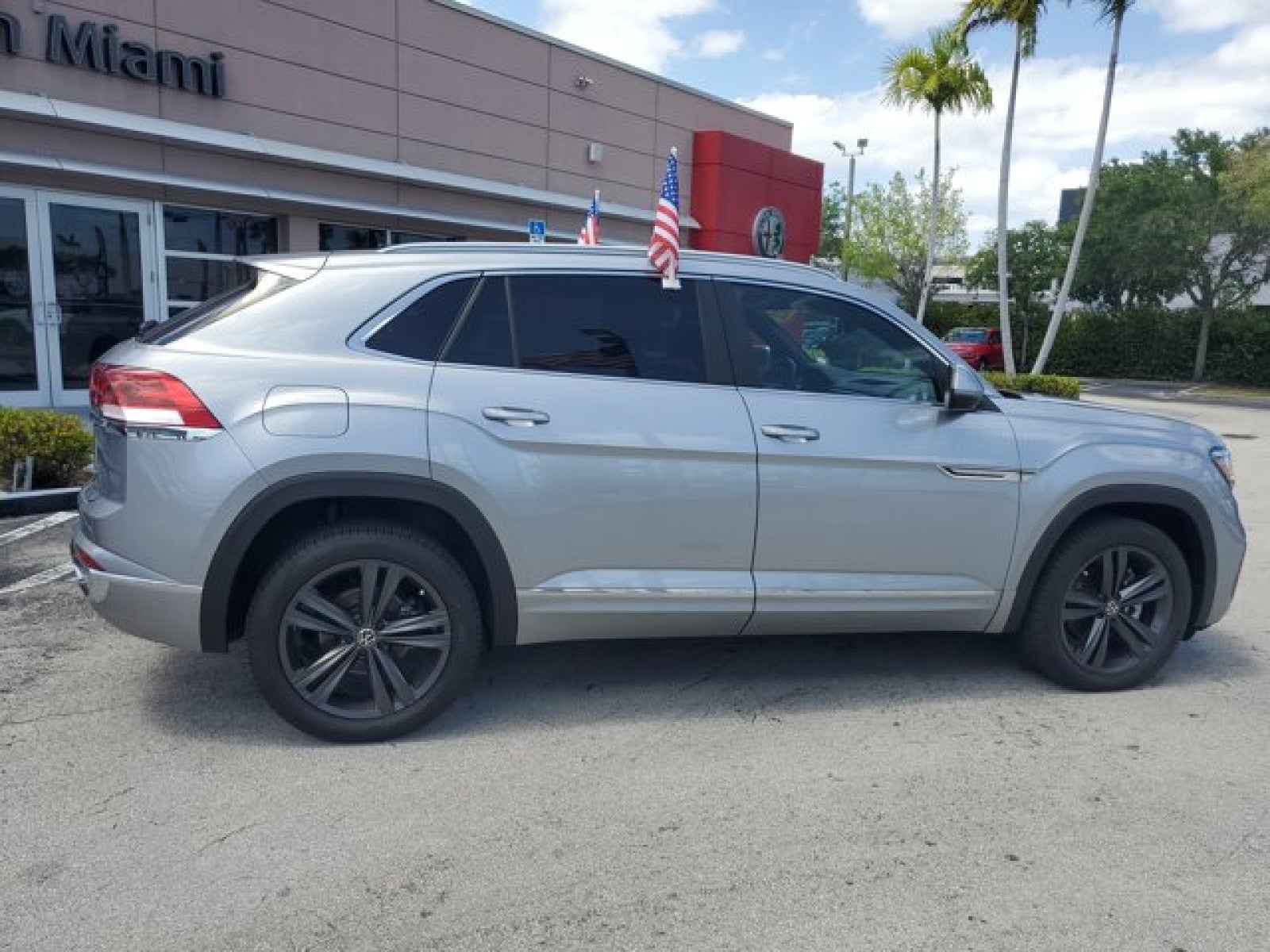 2022 Volkswagen Atlas Cross Sport 2.0T SEL R-Line