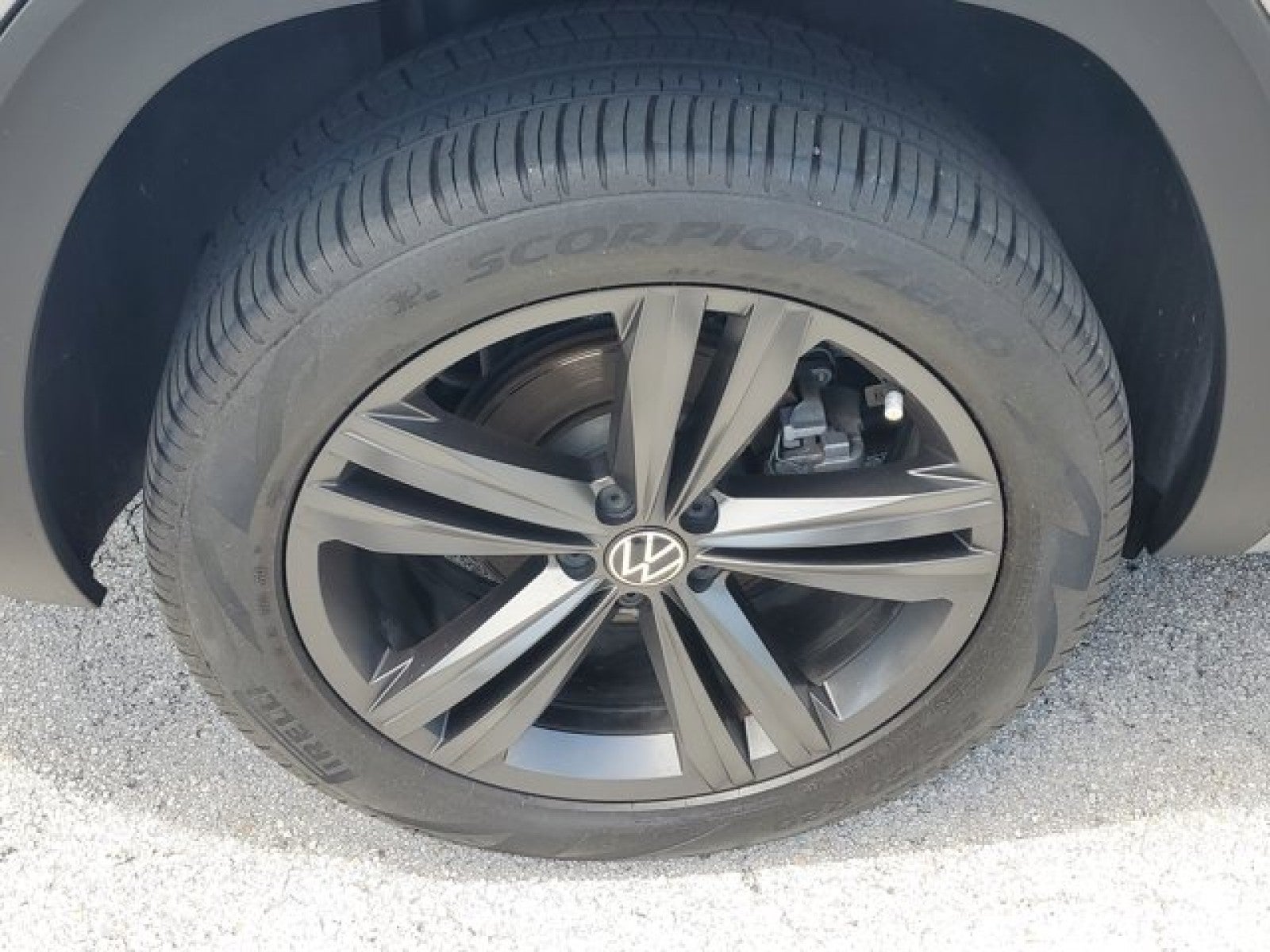 2022 Volkswagen Atlas Cross Sport 2.0T SEL R-Line