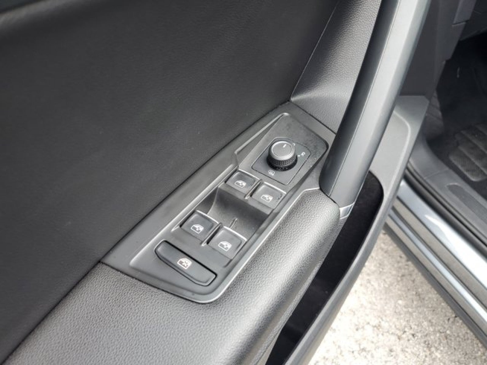 2020 Volkswagen Tiguan SE 3rd Seating