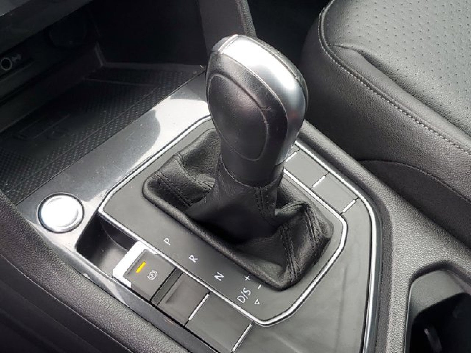 2020 Volkswagen Tiguan SE 3rd Seating