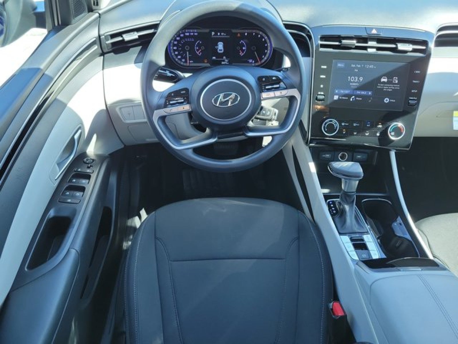 2023 Hyundai TUCSON SE