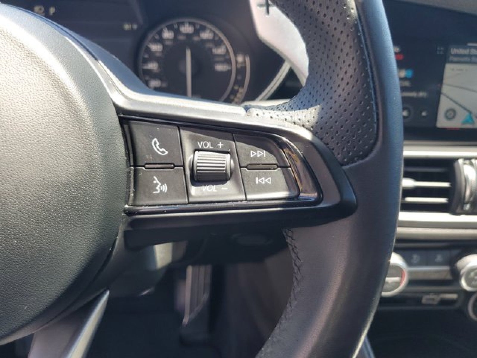 2022 Alfa Romeo Giulia Base