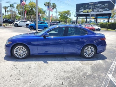 2022 Alfa Romeo Giulia Base