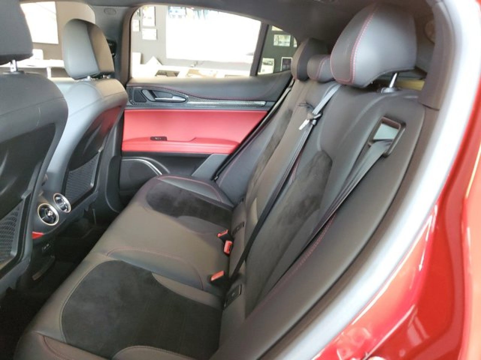 2018 Alfa Romeo Stelvio Quadrifoglio Base