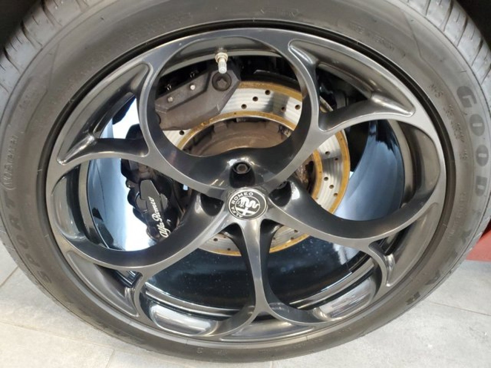 2018 Alfa Romeo Stelvio Quadrifoglio Base